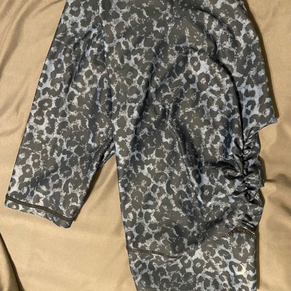 Zyia Active leggings the leopard are size 8-10 the rest are 12 - Picture 2 of 11